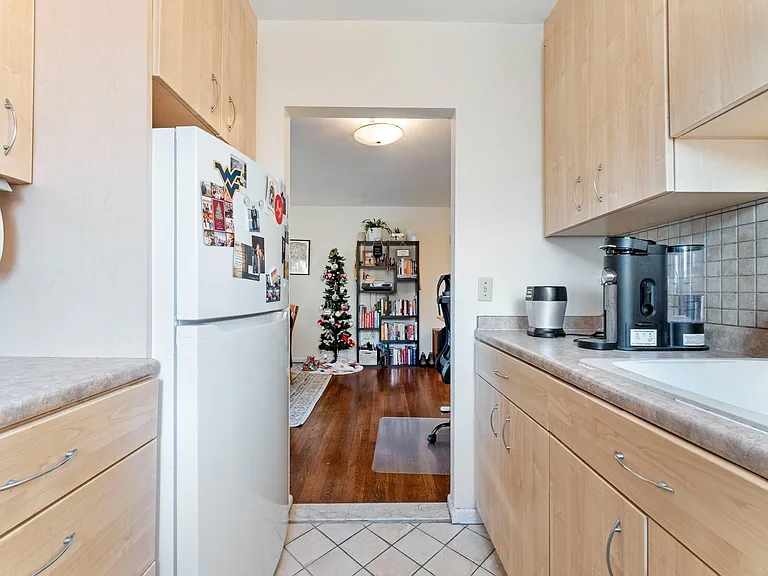 425 S Huntington Ave #16 — Photo 8
