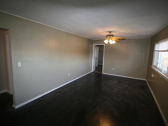 4th image of 60 Hilltop Dr