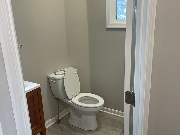 3rd image of 213 Poplar Ave