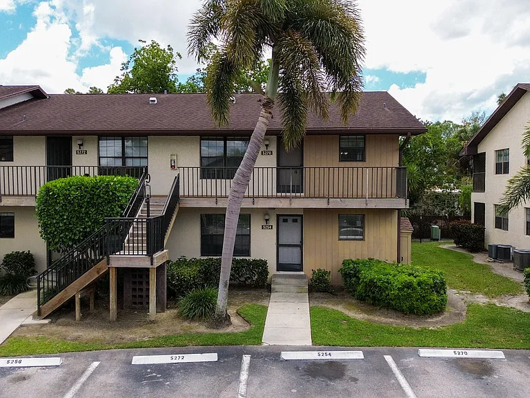 5254 Treetops Dr — Photo 32