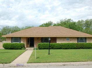 4204 Springbranch Dr, Benbrook, TX 76116