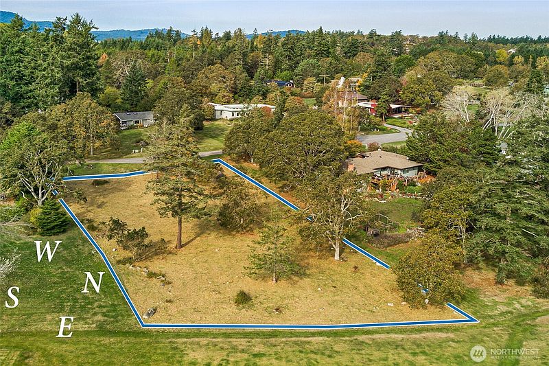 2nd image of 74 Garry Oak Lane
