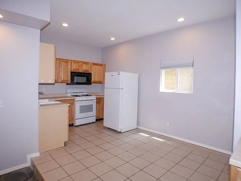 4282-4284 Whittier St — Photo 3