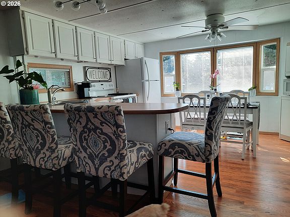 3rd image of 1600 Rhododendron Dr Space 293
