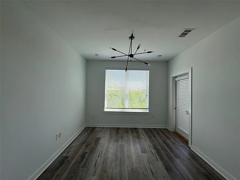 525 Parkway Dr NE #512 — Photo 10