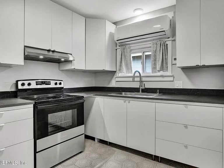 315 15th Ave N #1 — Photo 1
