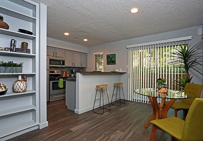 Verde Apartments — Photo 1