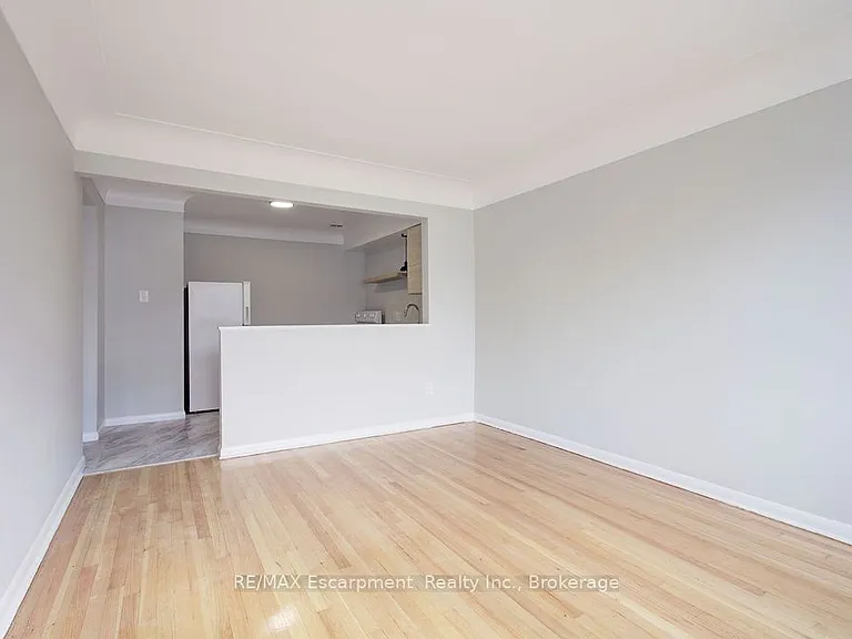 830 Robinson St #204 — Photo 8