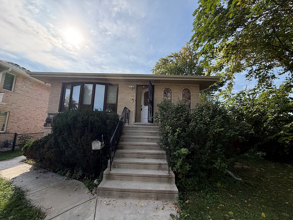 7017 W Jarvis Ave