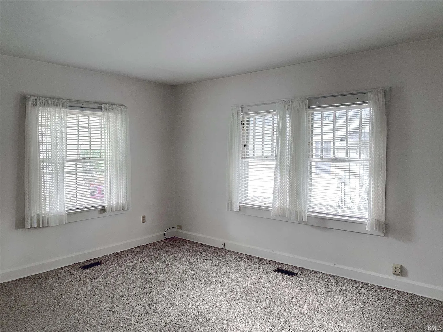 4 bed, 1.0 bath, 1380 sqft, $3,000 — Photo 4