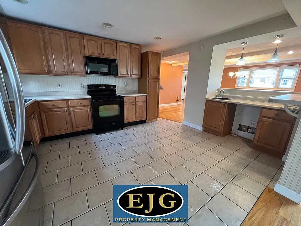 163 Pleasant St #2