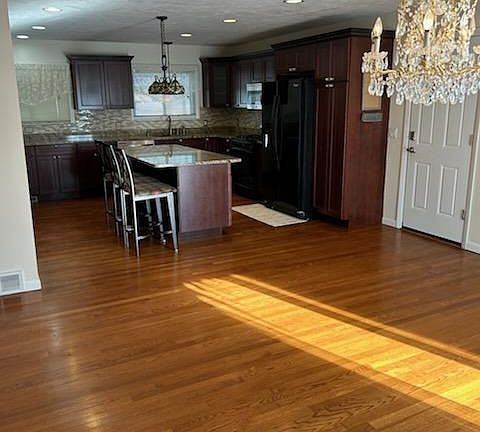 2nd image of 5151 Oakridge Dr
