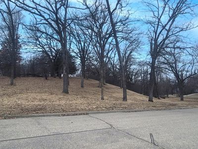 Pine St NW, New London, MN, 56273