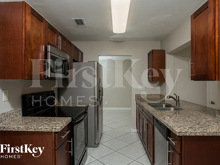 3430 NW 34th St — Photo 6