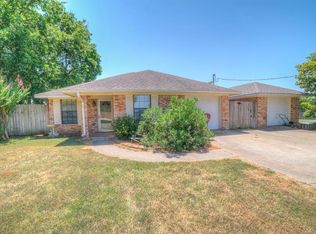 810 E Trinity St, Leonard, TX 75452