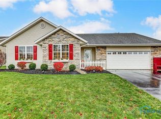 1166 Homestead Dr, Findlay, OH 45840