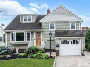 11 E Grove Ave, Woodbridge, NJ 07095
