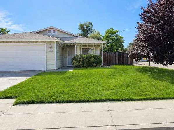2584 S Roughrider Ave, Fresno, CA 93725