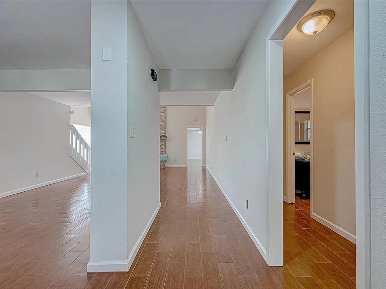 2022 Highland Hills Dr — Photo 8
