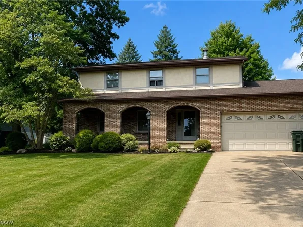 8727 Prancer Ave NW, North Canton, OH 44720