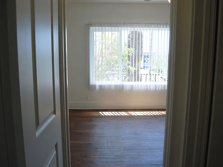 3817 E Livingston Dr — Photo 43