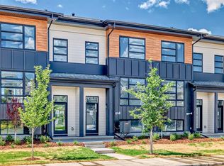 23 E Lucas Way NW, Calgary, AB T3P1M3