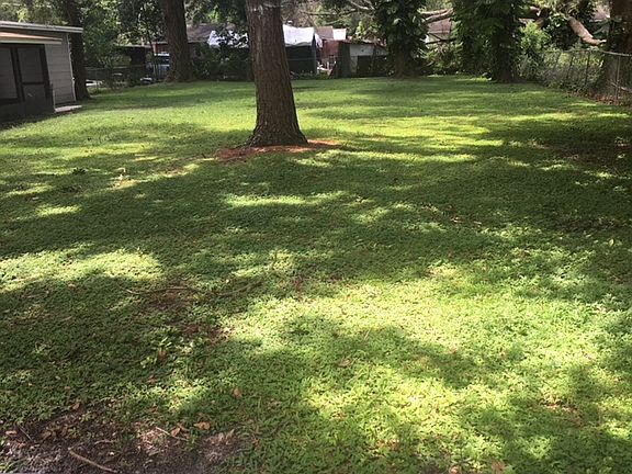 3rd image of 301 E Maple St