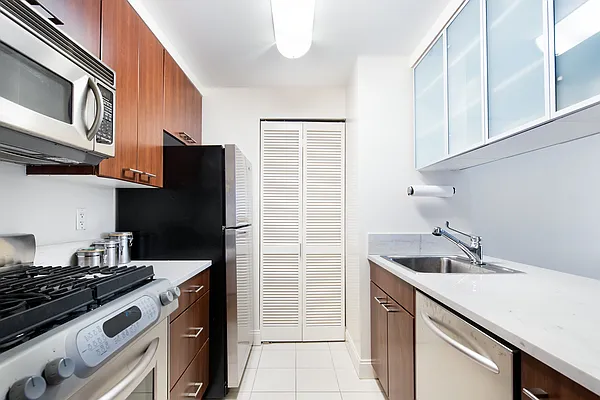 Sold by Bold New York | media 2