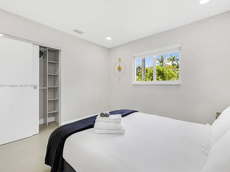 1104 N 13th Ter — Photo 11