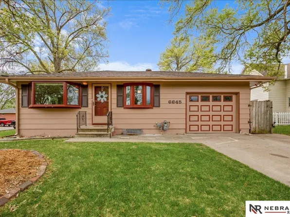 6645 Leighton Ave, Lincoln, NE 68507