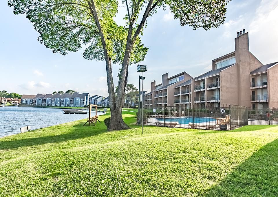 1st image of 12600 Melville Dr #2