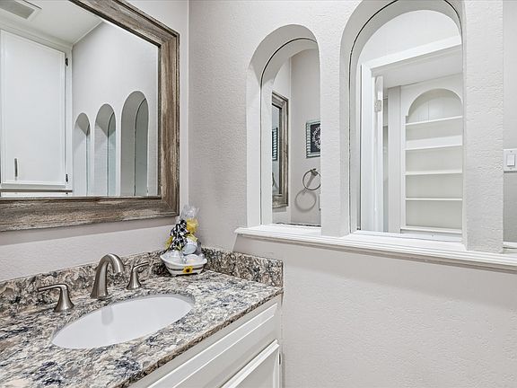 2nd image of 2703 Chinquapin Oak Ln