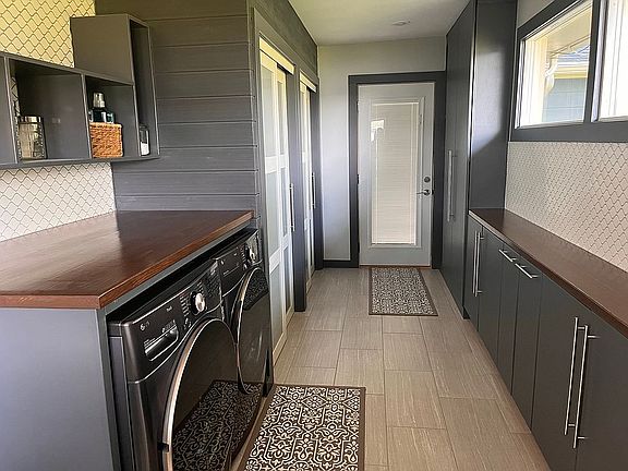 Laundry / Mudroom