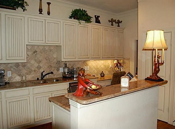 3rd image of 524 W Lookout Dr