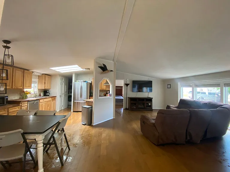 3811 Deer Ln — Photo 2