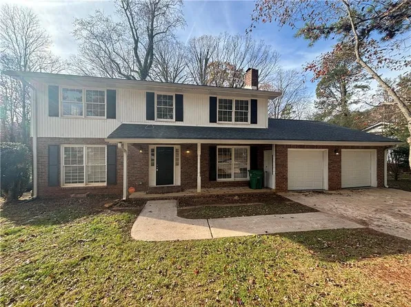 517 Fond Du Lac Dr, Stone Mountain, GA 30088