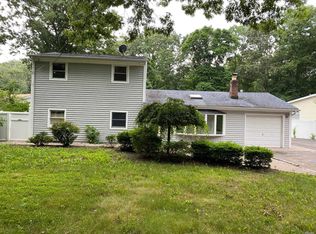 200 W Yaphank Rd, Coram, NY 11727