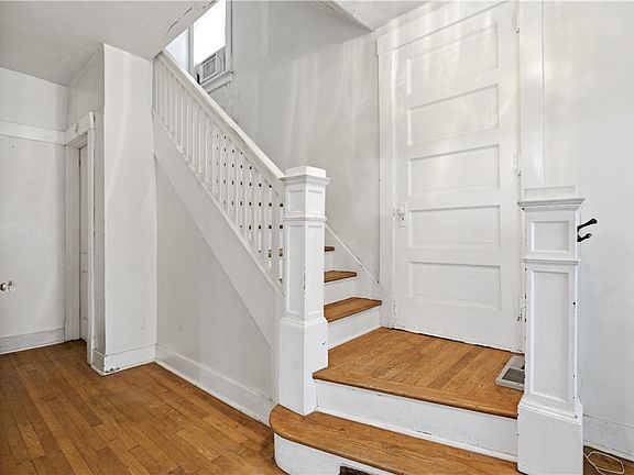 4th image of 219 2nd St