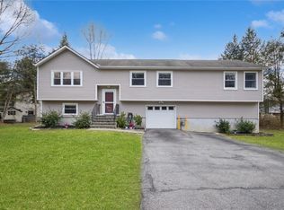 106 Sutton Park Rd, Poughkeepsie, NY 12603