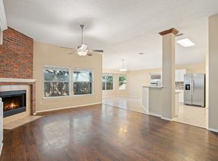 1008 NE Chippewa St, Round Rock, TX 78665