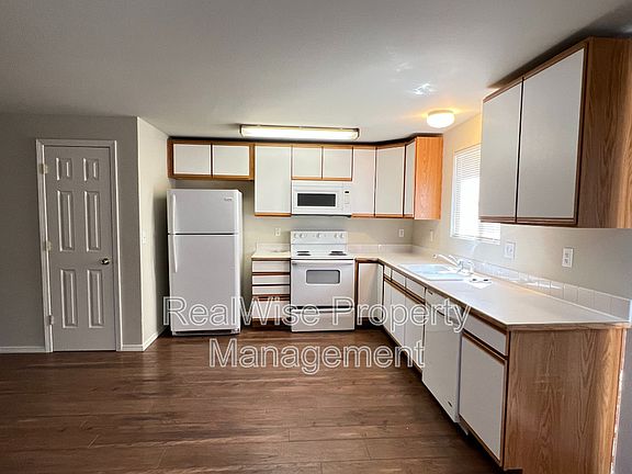 5th image of 752 NW Redwood Ave