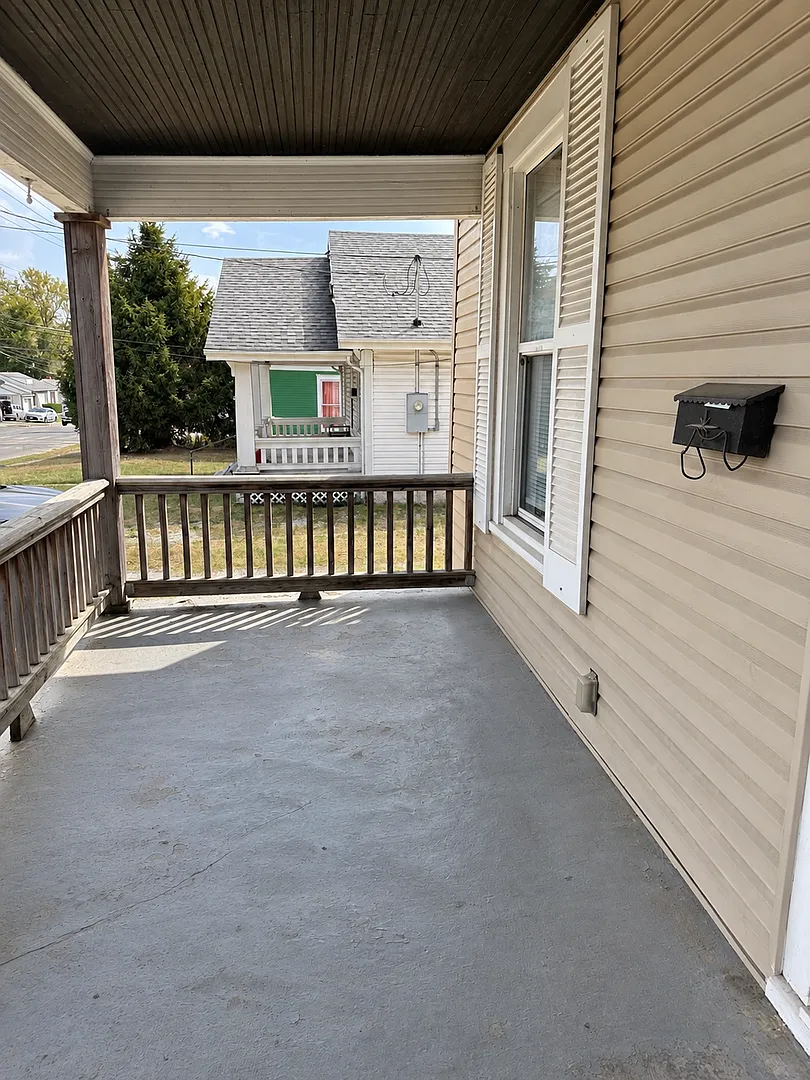 Cozy 2 Bed, 1 Bath Home For Rent! — Photo 2
