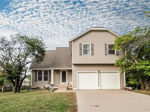 824 S Elk Ln, Bonner Springs, KS 66012