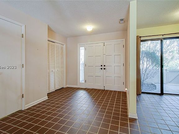 4th image of 1 Gloucester Rd APT 402