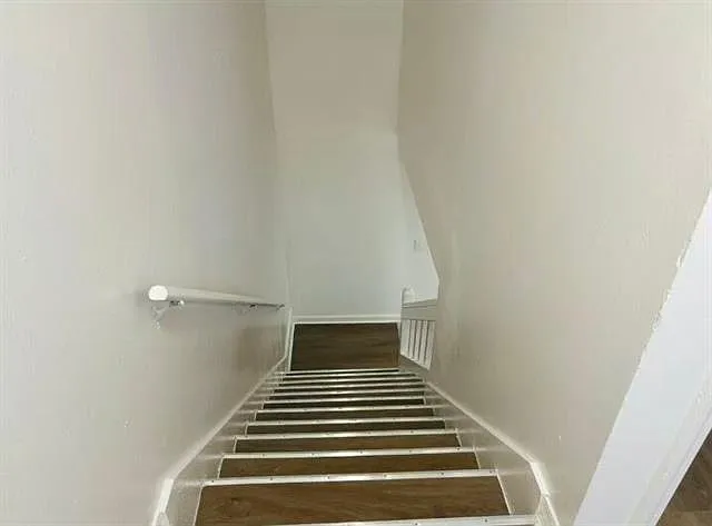 2 bed, 1.5 bath, 1100 sqft, $1,300 — Photo 3