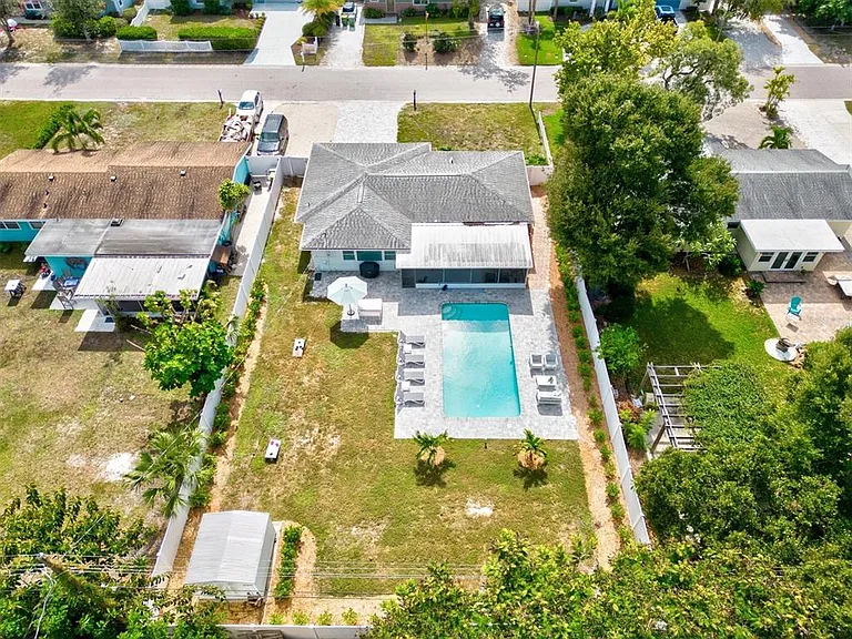 2641 Martin St — Photo 69