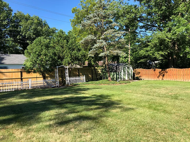 Knox Dr — Photo 1