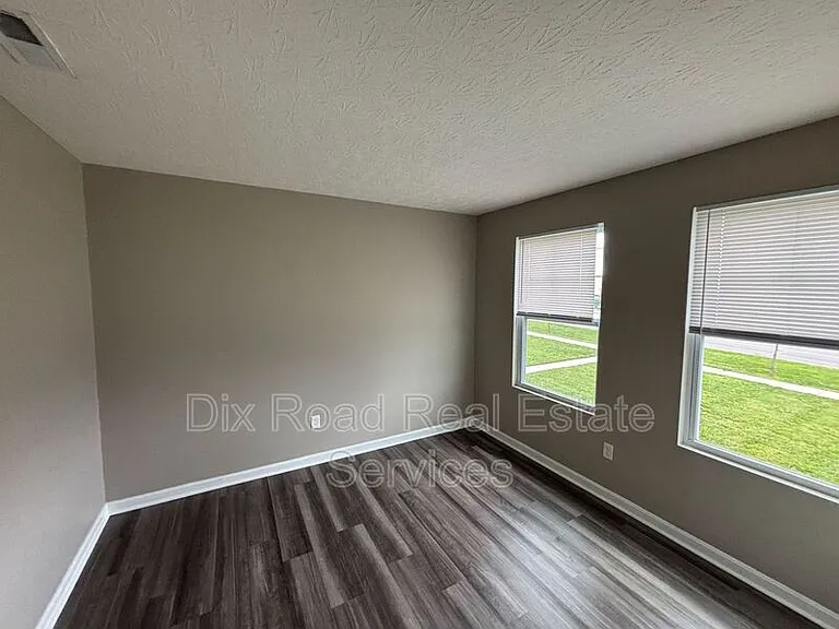 424 W Kemper Rd — Photo 19