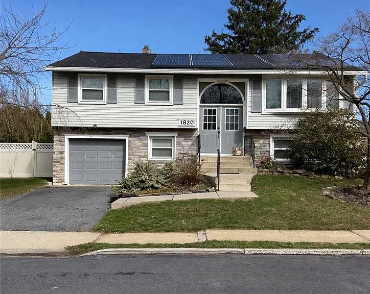 1820 Sherwood St — Photo 1