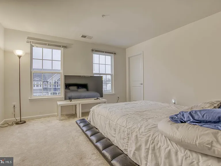 728 Falcon Ln — Photo 18